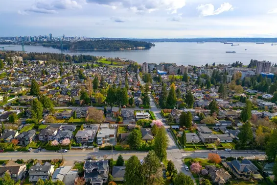 1296 Inglewood Avenue, West Vancouver For Sale - image 13