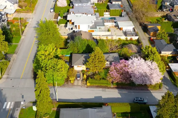 1296 Inglewood Avenue, West Vancouver For Sale - image 14