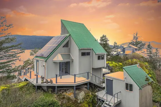 28 Passage Island, Vancouver
