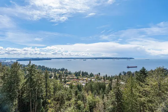 1402 3355 Cypress Place, West Vancouver