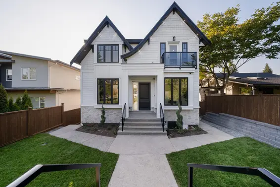 2341 Jones Avenue, North Vancouver