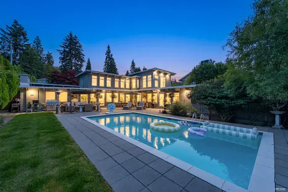 1555 Queens Avenue, West Vancouver