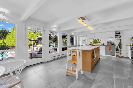 1555 Queens Avenue, West Vancouver For Sale - image 2