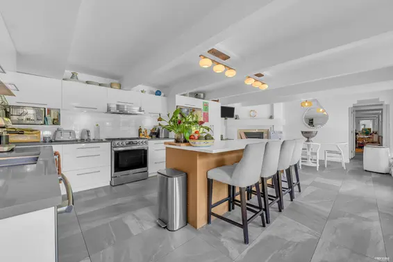 1555 Queens Avenue, West Vancouver For Sale - image 3