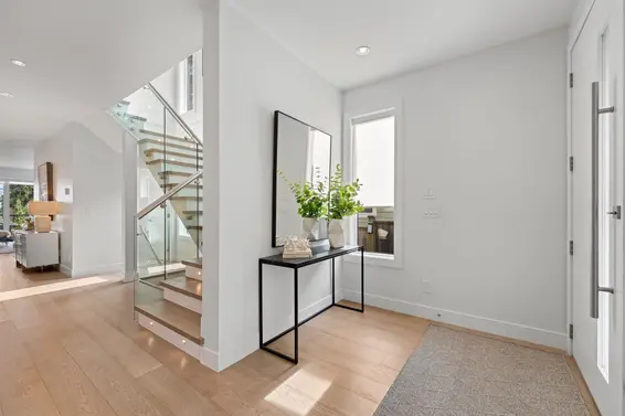 231 East 27 Street, North Vancouver For Sale - image 5