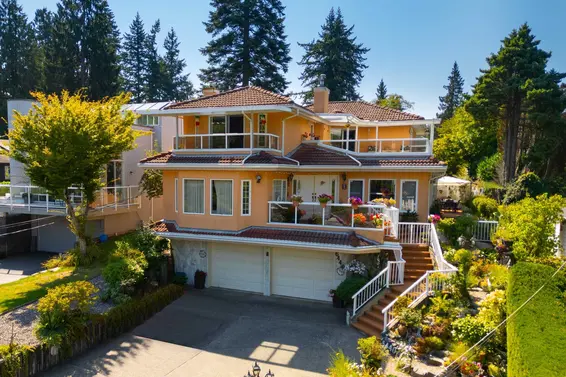 6440 Rosebery Avenue, West Vancouver