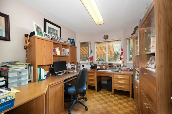 6440 Rosebery Avenue, West Vancouver For Sale - image 17