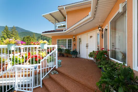 6440 Rosebery Avenue, West Vancouver For Sale - image 3