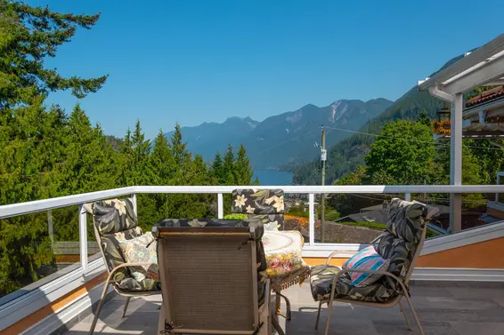 6440 Rosebery Avenue, West Vancouver For Sale - image 31