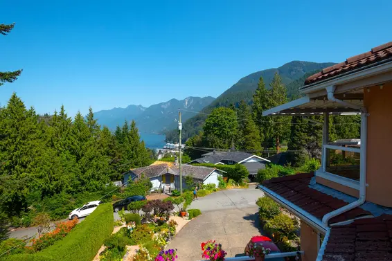 6440 Rosebery Avenue, West Vancouver For Sale - image 32