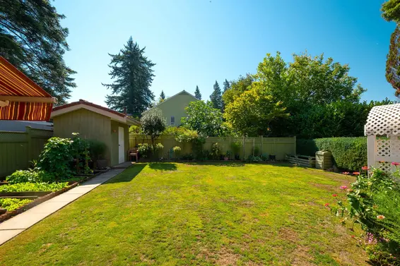 6440 Rosebery Avenue, West Vancouver For Sale - image 35