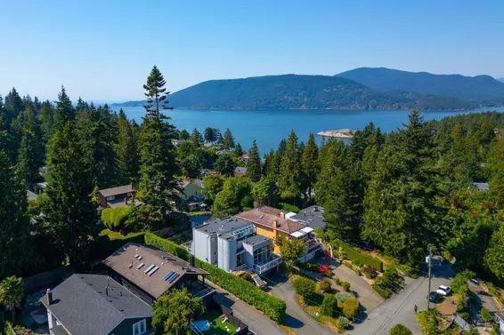 6440 Rosebery Avenue, West Vancouver For Sale - image 37