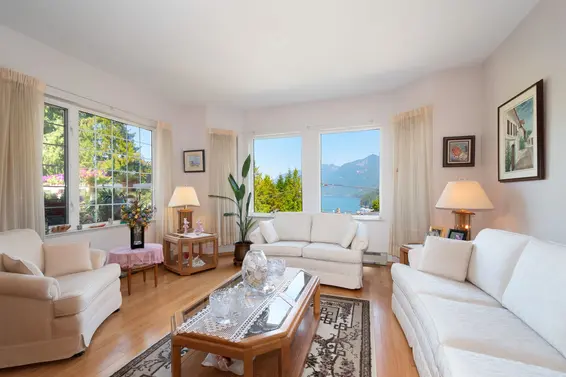 6440 Rosebery Avenue, West Vancouver For Sale - image 7