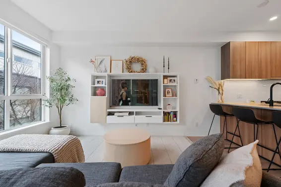 7 533 East 3rd Street, North Vancouver