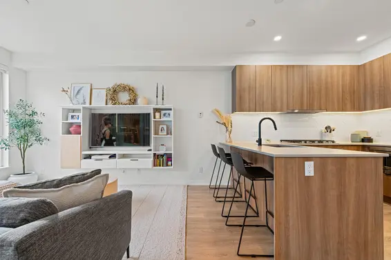 7 533 East 3rd Street, North Vancouver For Sale - image 2