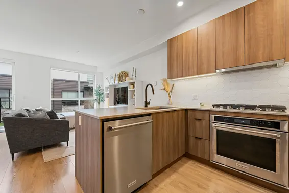 7 533 East 3rd Street, North Vancouver For Sale - image 5