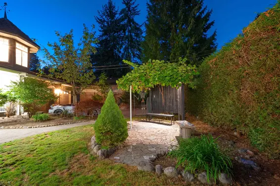 1219 Arborlynn Drive, North Vancouver For Sale - image 2