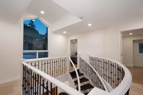 1219 Arborlynn Drive, North Vancouver For Sale - image 31