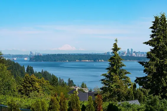 4265 Rockbank Place, West Vancouver For Sale - image 8