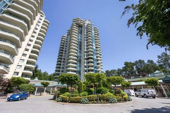 10E 338 Taylor Way, West Vancouver