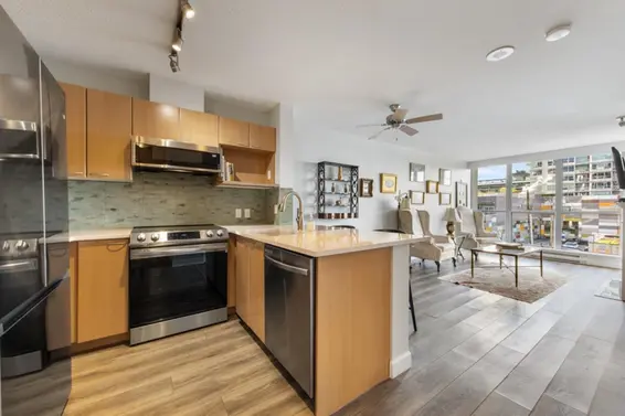 305 108 East 14th Street, North Vancouver