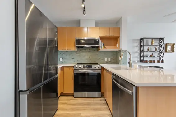 305 108 East 14th Street, North Vancouver For Sale - image 2
