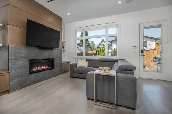 330 East 8th Street, North Vancouver For Sale - image 11