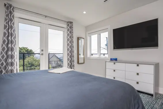 330 East 8th Street, North Vancouver For Sale - image 17