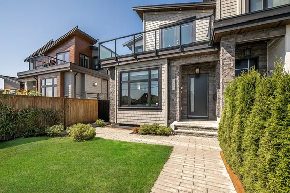 330 East 8th Street, North Vancouver For Sale - image 2