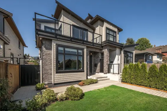 330 East 8th Street, North Vancouver For Sale - image 3
