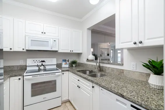 306 2059 Chesterfield Avenue, North Vancouver For Sale - image 11
