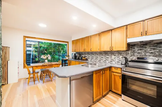 863 Hendecourt Road, North Vancouver For Sale - image 6