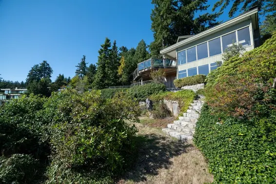 4020 Marine Drive, West Vancouver For Sale - image 15