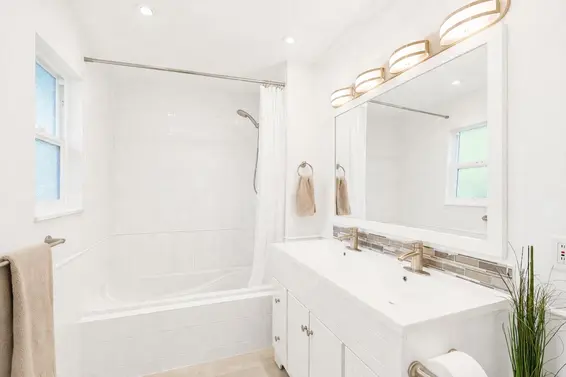 4072 Violet Street, North Vancouver For Sale - image 17