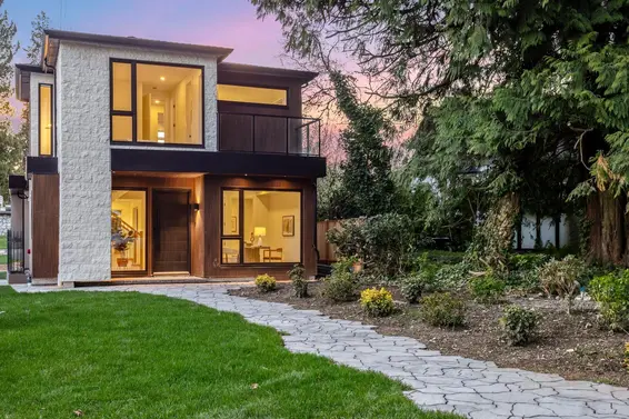 1921 Tatlow Avenue, North Vancouver For Sale - image 2