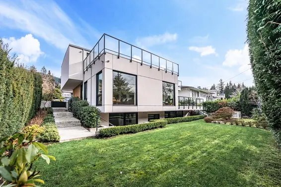 4275 Chelsea Crescent, North Vancouver For Sale - image 2