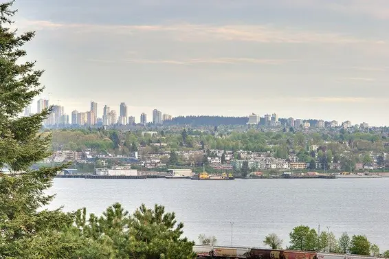 701 145 St Georges Avenue, North Vancouver