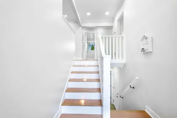 3044 Chaucer Avenue, North Vancouver For Sale - image 7