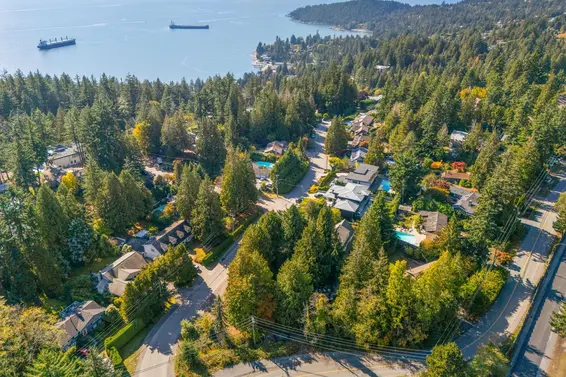 3745 Southridge Avenue, West Vancouver For Sale - image 28