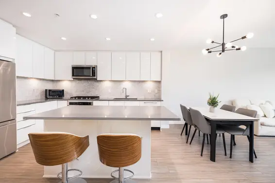 302 2651 Library Lane, North Vancouver