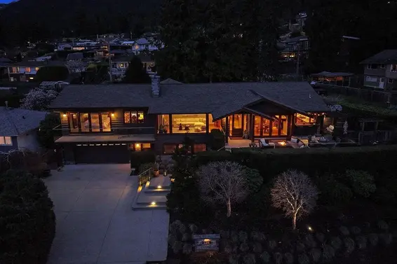 124 Carisbrooke Crescent, North Vancouver