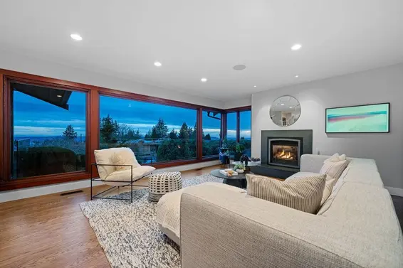 124 Carisbrooke Crescent, North Vancouver For Sale - image 10