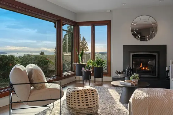 124 Carisbrooke Crescent, North Vancouver For Sale - image 11