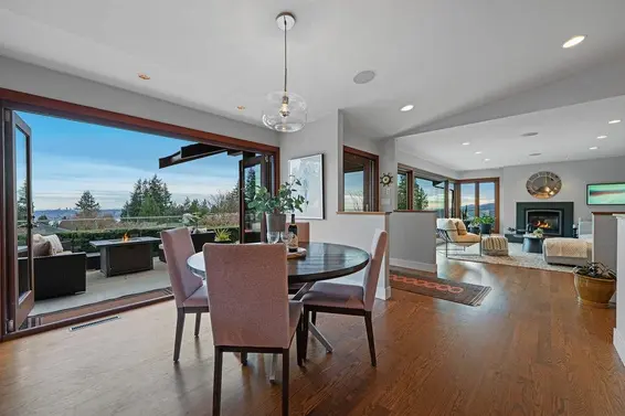 124 Carisbrooke Crescent, North Vancouver For Sale - image 13