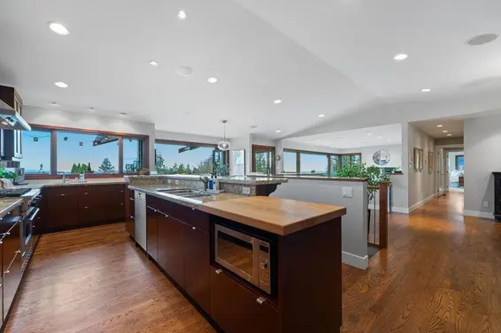 124 Carisbrooke Crescent, North Vancouver For Sale - image 15