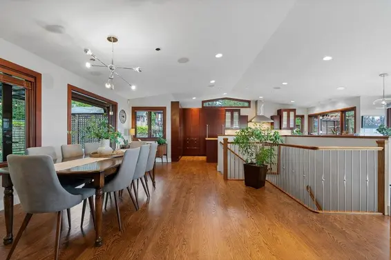 124 Carisbrooke Crescent, North Vancouver For Sale - image 16