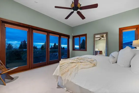 124 Carisbrooke Crescent, North Vancouver For Sale - image 19