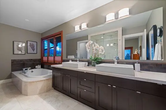 124 Carisbrooke Crescent, North Vancouver For Sale - image 22