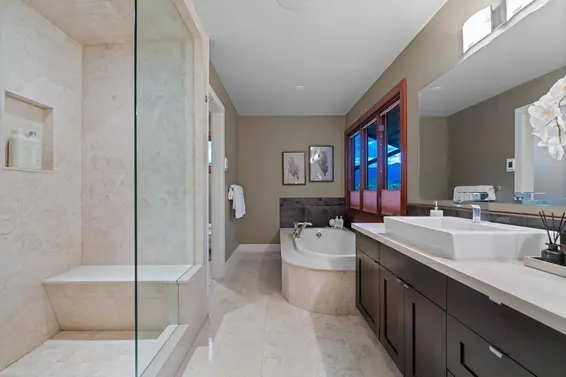 124 Carisbrooke Crescent, North Vancouver For Sale - image 23