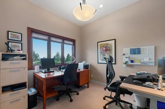 124 Carisbrooke Crescent, North Vancouver For Sale - image 24